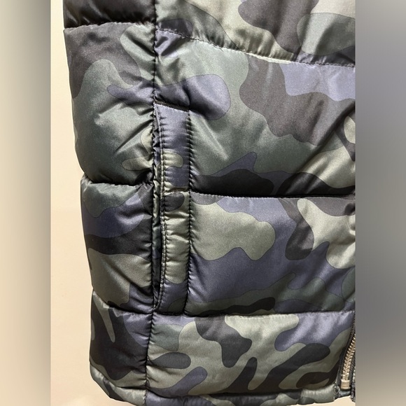Boys Gap Camo Puffy Vest size Large - Picture 4 of 9